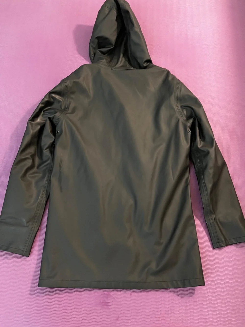 Stutterheim Men's Heavyweight Rain Coat - Picture 7 of 8